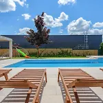 Five-bedroom In Сasa de vacaciones Žminj