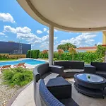 Five-bedroom In Сasa de vacaciones