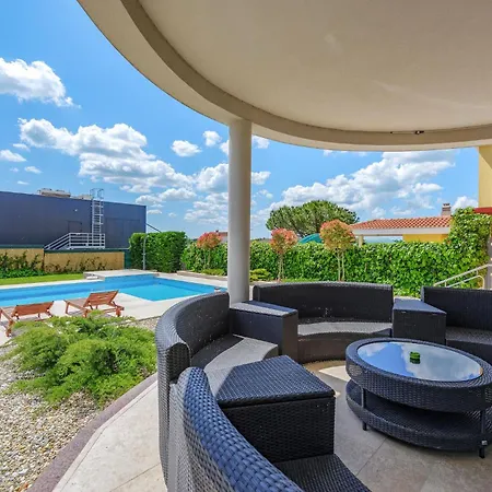 Five-bedroom In Nyaraló