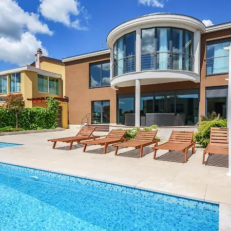 Five-bedroom In Сasa de vacaciones *