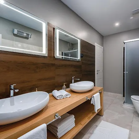 Five-bedroom In Nyaraló Žminj