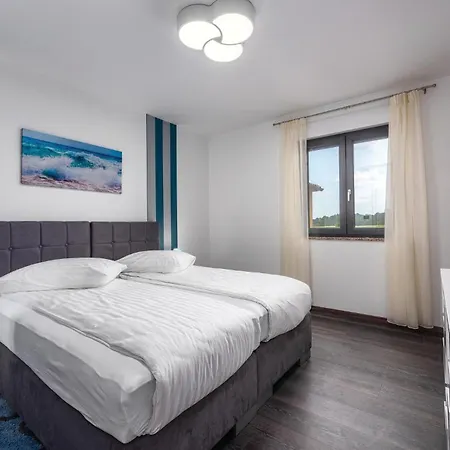 Five-bedroom In Nyaraló *