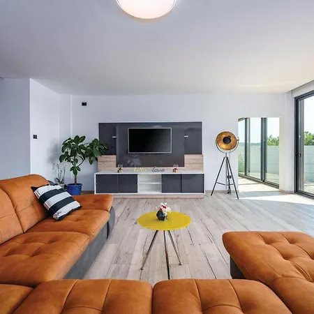 Сasa de vacaciones Five-bedroom In