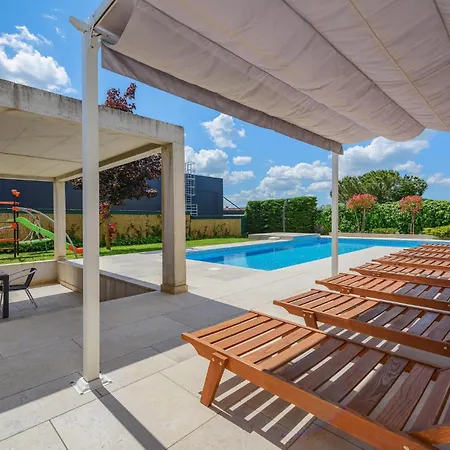 Сasa de vacaciones Five-bedroom In *