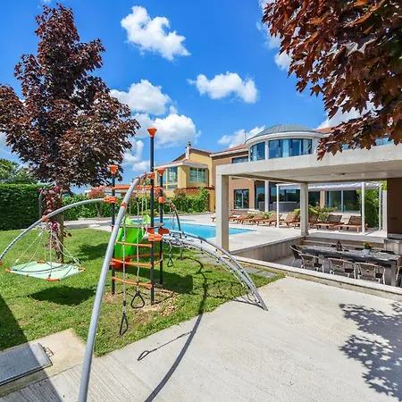 Five-bedroom In Сasa de vacaciones Žminj